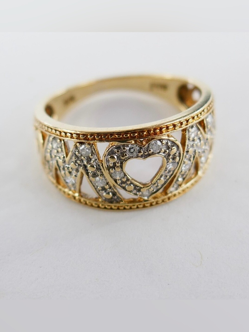 Vintage 10K yellow gold ‘MOM’ ring